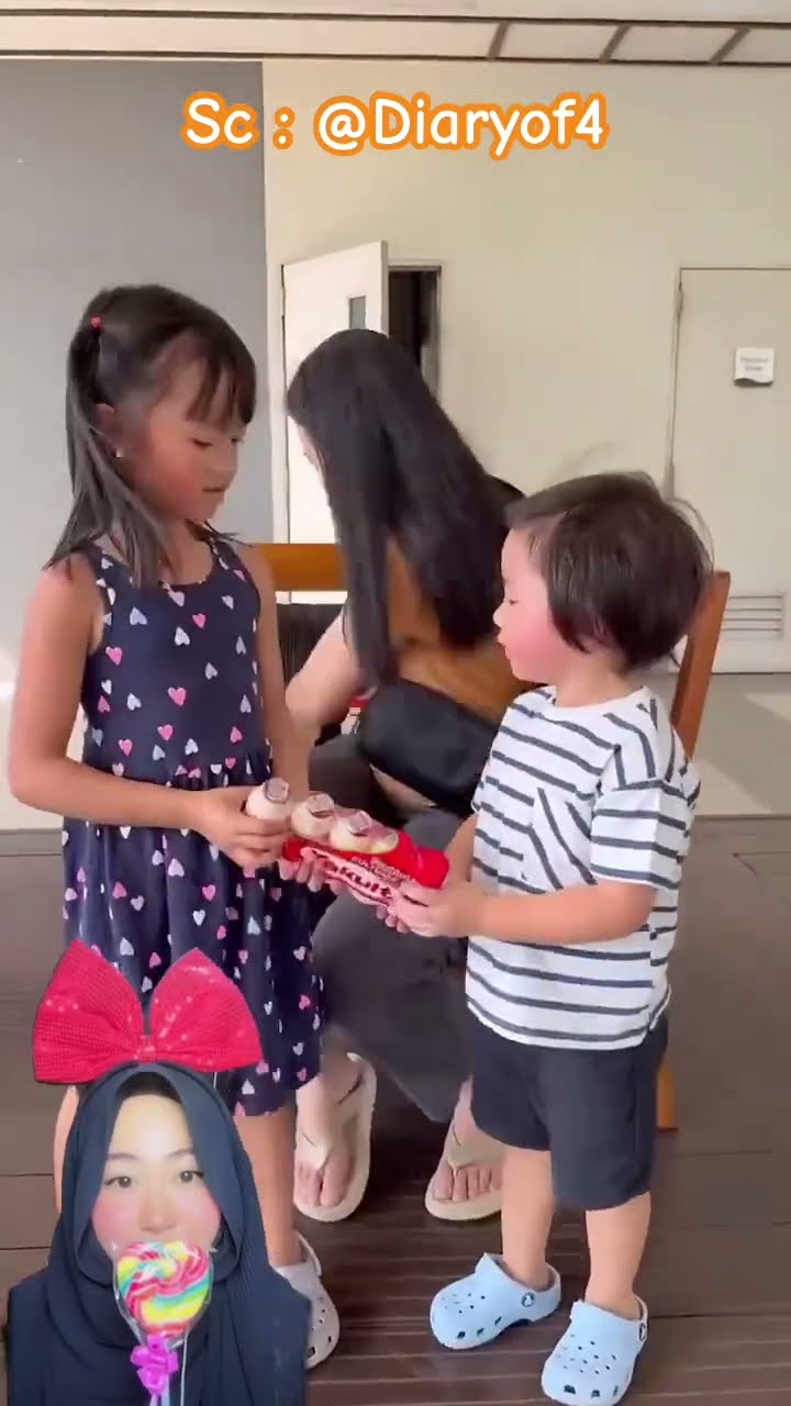 MEREKA REBUTAN YAKULT ⁉️ tapi Mama berbagi adil untuk kakak dan adik ? @Diaryof4 #shorts #funny