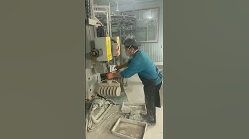 The  shell-making robot is the core equipment for automated shell production in investment casting.