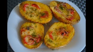 Запекаю картофель с сосисками под сырной корочкой. Очень вкусное блюдо