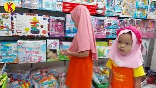 KEYSHA DAN SHOFIA BELI MAINAN DI POPPLAY TOYS