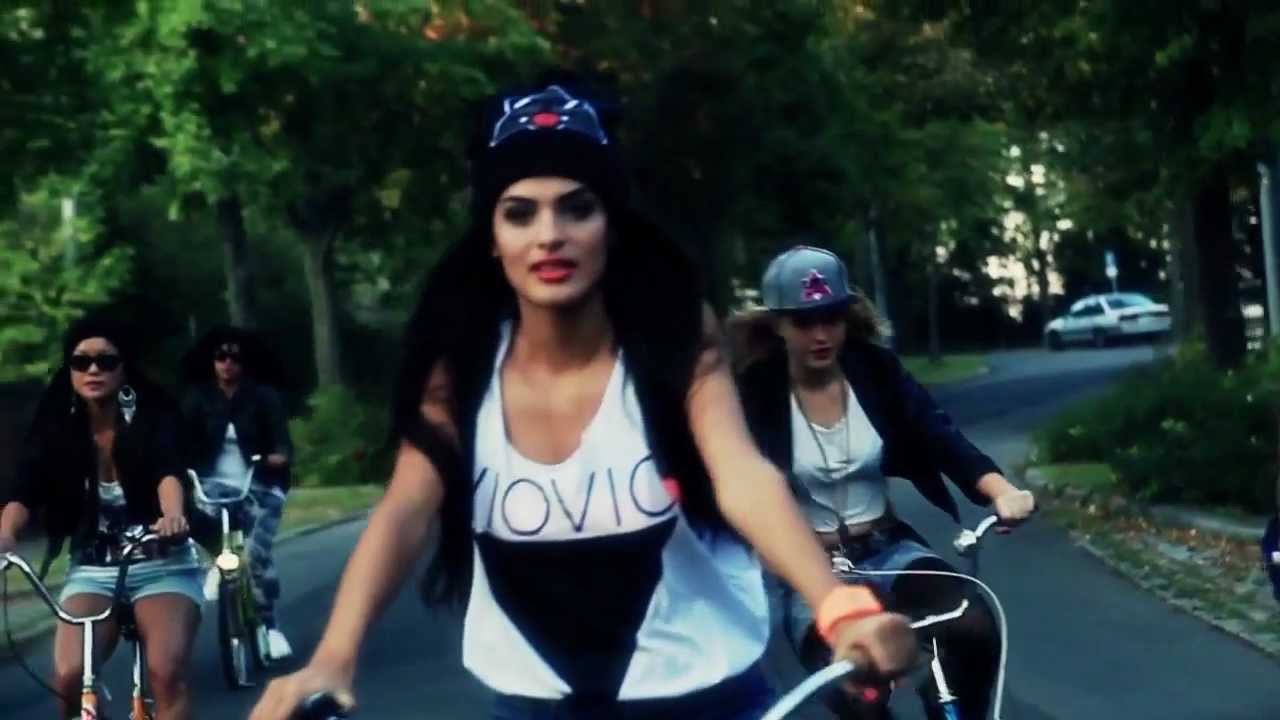 CRO_ EASY (OFFICIAL VIDEO)