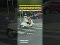 小狗嘴裡叼著牽引繩過馬路時在斑馬線前精準剎車 等紅燈綠燈全流程不差分毫行為堪比訓練有素 網友 這自我管理能力太強了根本不需要主人帶 小狗嘴裡叼著牽引繩過馬路時在斑馬線前精準剎車 等紅燈綠燈全流程不差分毫行為堪比訓練有素 網友 這自我管理能力太強了根本不需要主人帶