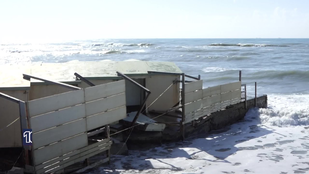 Ostia, le mareggiate hanno 