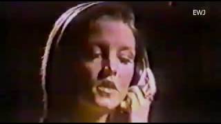 Video voorbeeld van "Don't Cry Daddy - Lisa Marie Presley 1997"