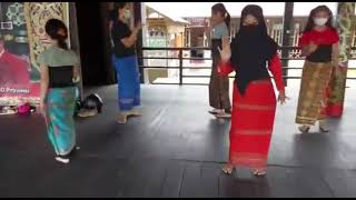 RWYC INDONESIA | Indonesian Traditional Dance from West Kalimantan Province