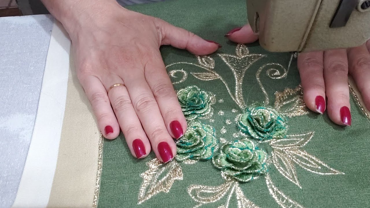 Flores 3D Bordadas em Fio de Ouro | @sandrareisbordadosfinos