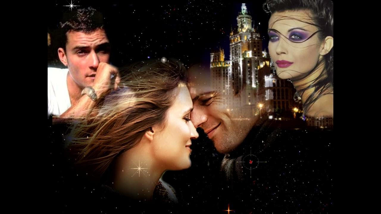 пара улыбается друг другу. неземная любовь. встретились с бывшим глазами. встреча вечером на улице. любовь под снегом.