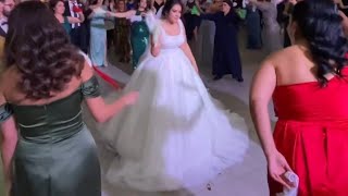 Grup Yardil Halaya Engi̇n Nurşani̇ Parcasi̇yla Yön Veri̇yor - Avrupa Halayda - (Ezgi̇ İle Onur)