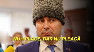 „NU-I PLACE, DAR NU PLEACĂ”: De ce Vasile Costiuc URĂȘTE Parlamentul, dar refuză să demisioneze?