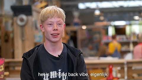 Jongeren werken bij een 100% Kringloopwinkel