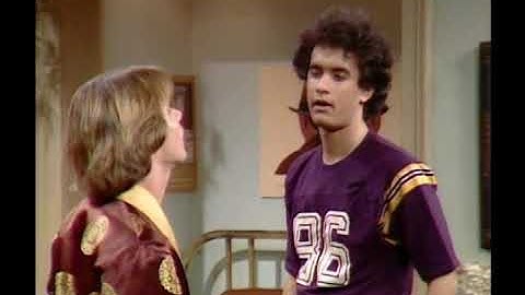 YOU TALKIN TO ME: Bosom Buddies S02E06 - Tom Hanks does the De Niro impression "You Talkin To Me?"