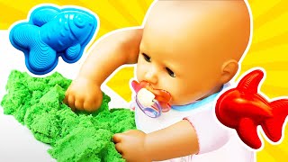 Baby Annabell doll plays with kinetic sand. Baby born doll cooks toy food & learn colors with toys.