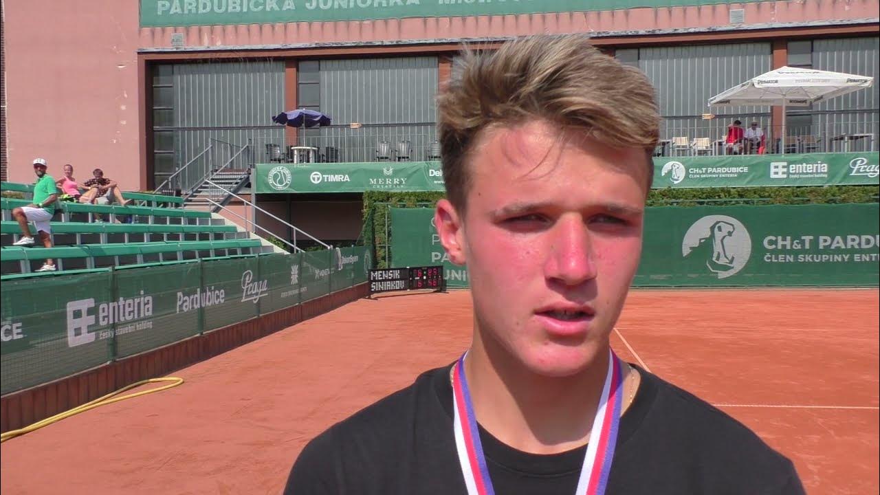 Jakub Menšík po prohře ve finále Pardubická juniorka 2021 YouTube