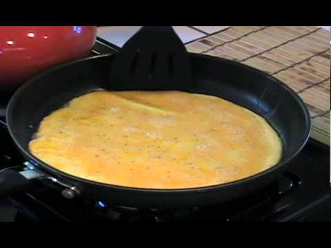 ვიდეო: როგორ მოვამზადოთ ჩვეულებრივი Omelet ტაფაში?