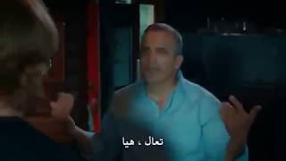 مشهد مضحك حسني المجنون يضرب راسكون ويسقطه ع الارص (وادي الذئاب)