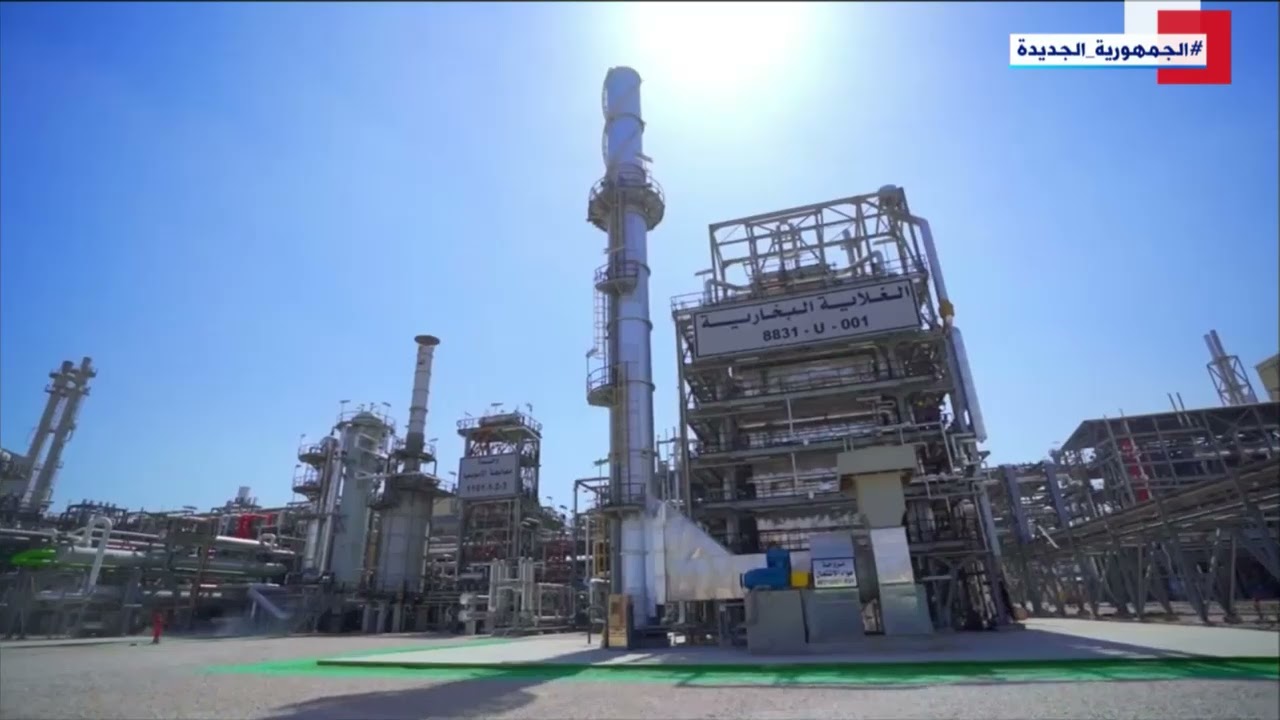 الرئيس السيسي يشاهد الفيلم التسجيلي "قلاع إنتاجية" خلال افتتاح مجمع مصانع الأسمدة الأزوتية