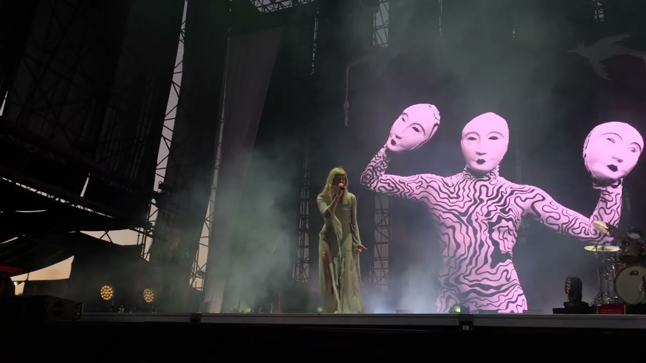 AURORA Cure for me - Giving in to the love Chile (08/11/25)