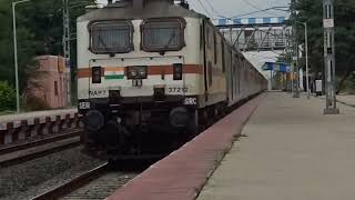 Lucky Again. Back to Bank Express trains. Indian train watching. Powerfull WAP7 by GT TV 33 views 2 years ago 1 minute, 25 seconds