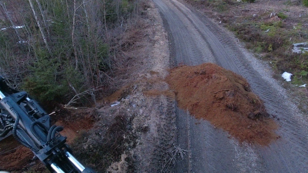 Huddig 960 c6 gräver fram sand