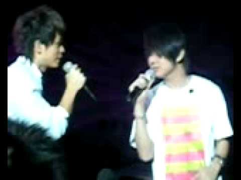Rynn ft. JJ - 抢玫瑰(2)@干物世界 - 北京发布会大学 (10-07-2008)