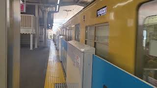 西武2000系2031+2465Fによる西武新宿行きの発車シーンの動画in高田馬場駅