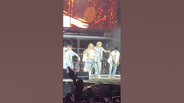 Oi Felix what are you doing?!? #charmer #lollapalooza #straykids #felix
