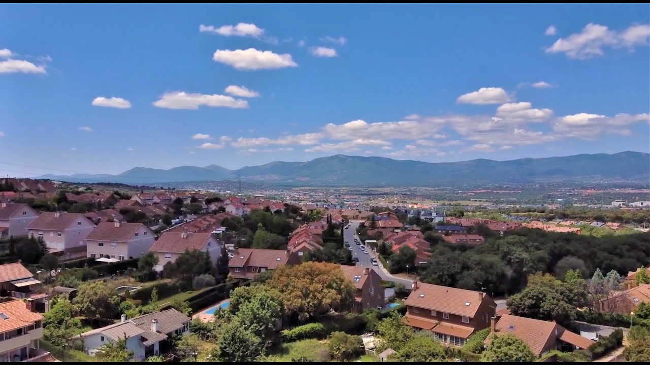 MAGNIFICO CHALET EN URBANIZACION COLLADO VILLALBA CON LAS MEJORES VISTAS DE LA SIERRA