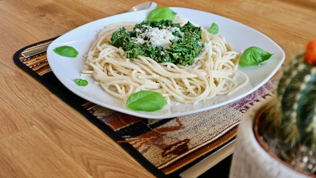 Spaghetti mit Walnuss Spinat Pesto - YouTube