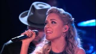 2015 Emily Ann Roberts and Blake Shelton  Islands in the Stream