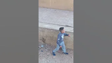 سعادة الطفل الجزائري عند التبول 
