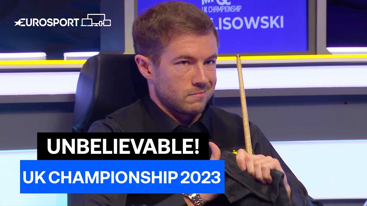 UNBELIEVABLE! 👀 | Jack Lisowski steals frame two with a fluke! | 2023 UK Championship Snooker