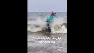 Cảng lagi sóng qua lớn nhiều tàu ghe ko the vao cảng