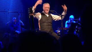 Video thumbnail of "Steve Harley & Cockney Rebel - Tumbling Down @ Nieuwe Nor, Heerlen, 27 April 2023"