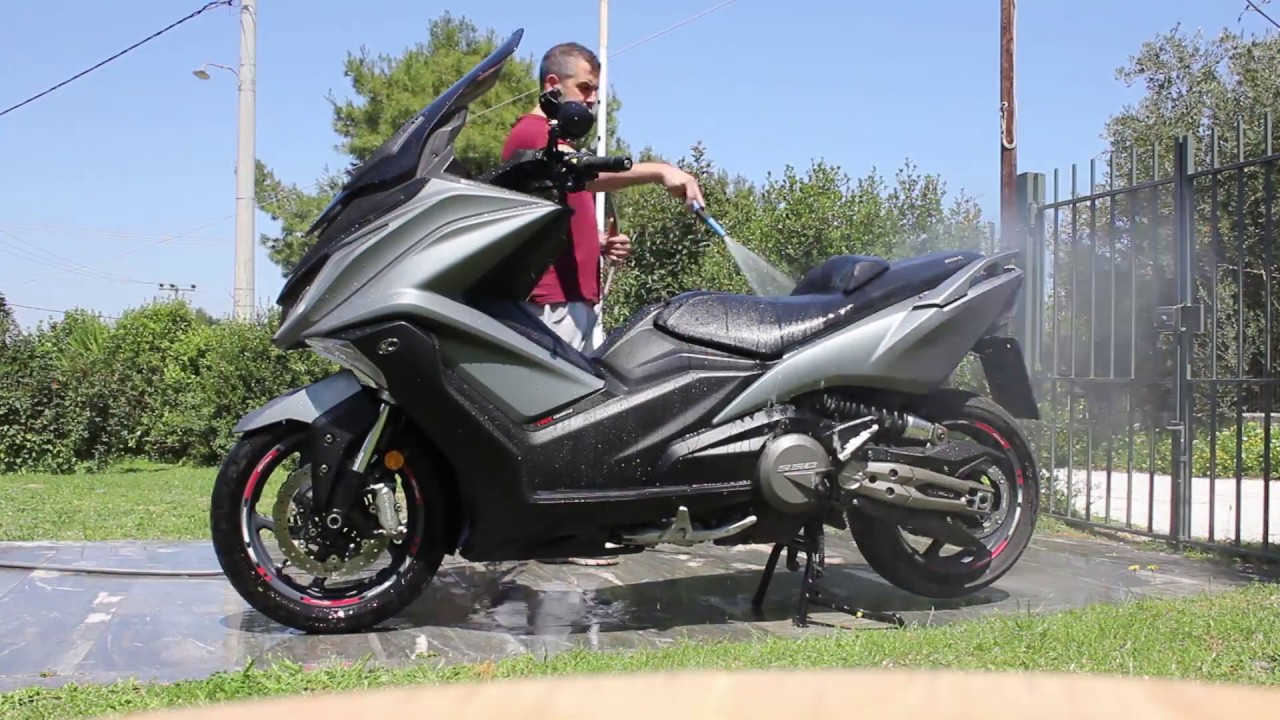 Kymco AK 550 quick wash - YouTube