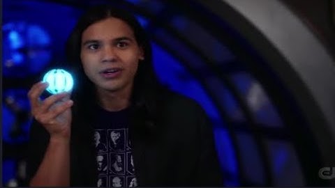 The Flash 7x02 Cisco tests Barry