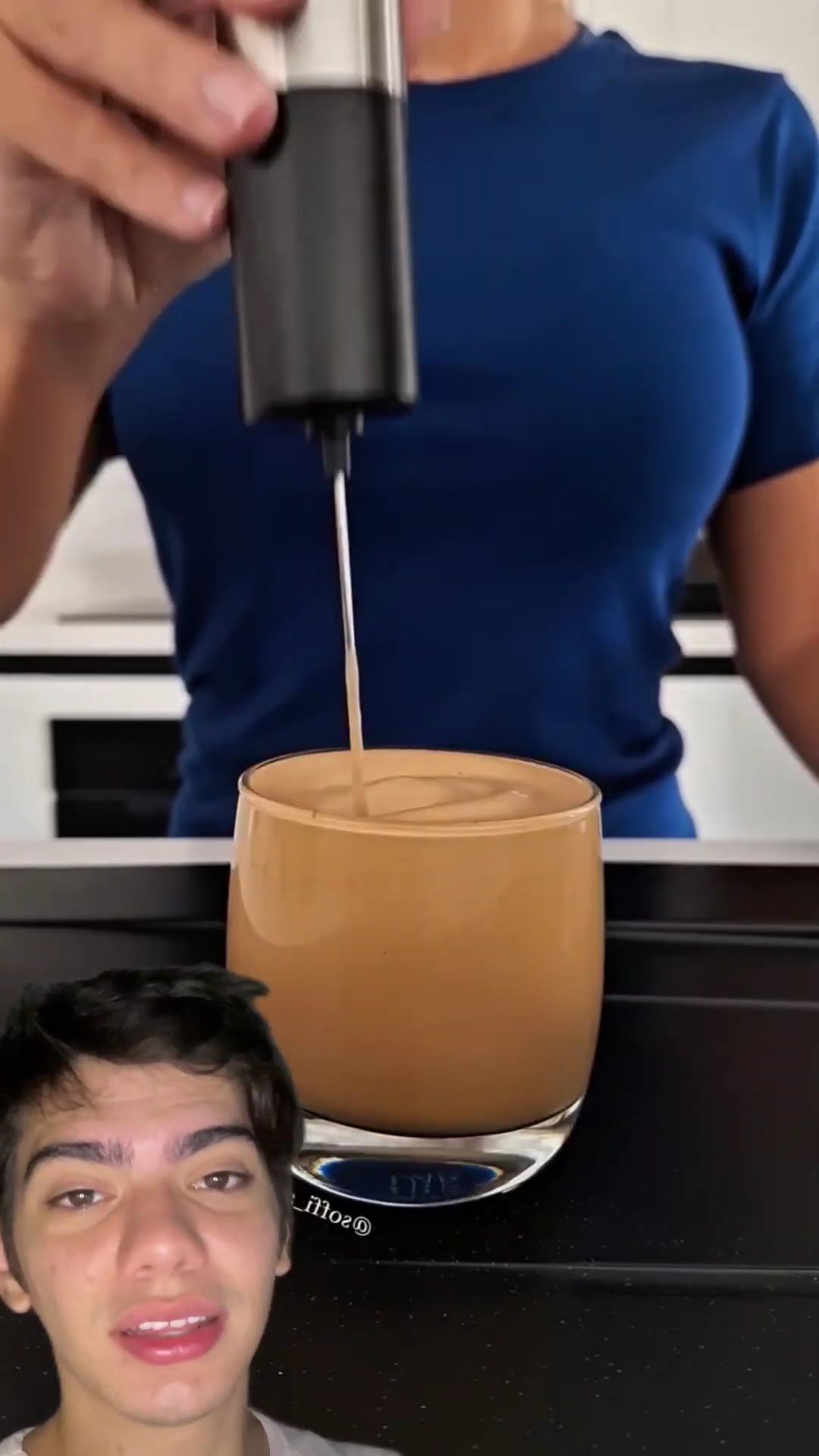 Café cremoso gastando quase nada! ☕? Mistura, bate e aproveita! Quem vai testar? ?