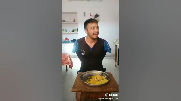 Amputee Trying to Eat Food | Amputee guy without 2 arms try hard to eat food |