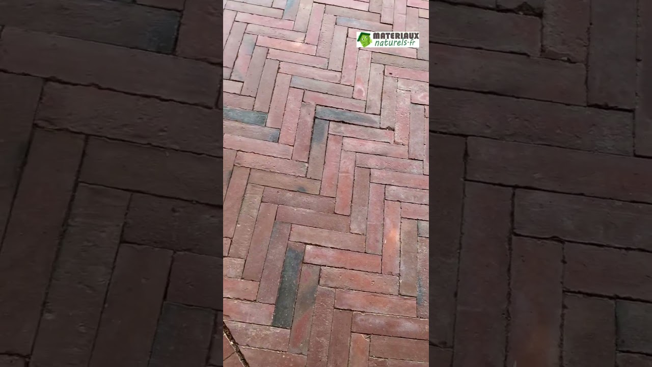 Terrasse realisee avec des pavés de terre cuite, le détail qui change tout ! ✨