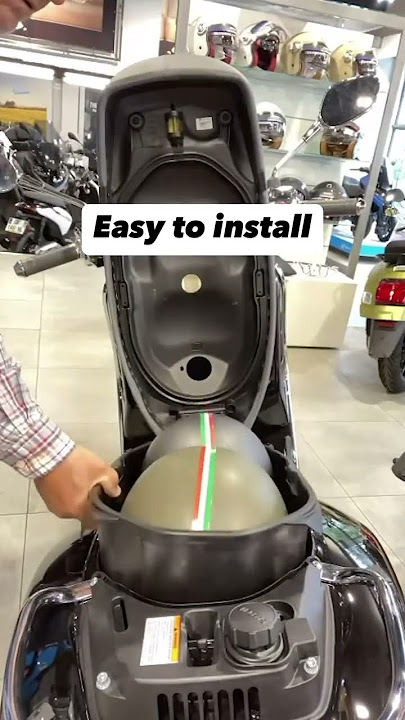 The BIG BOX fits perfectly on the 2025 Vespa GTS 310 #VespaGTS310 #vespalovers #vespagts