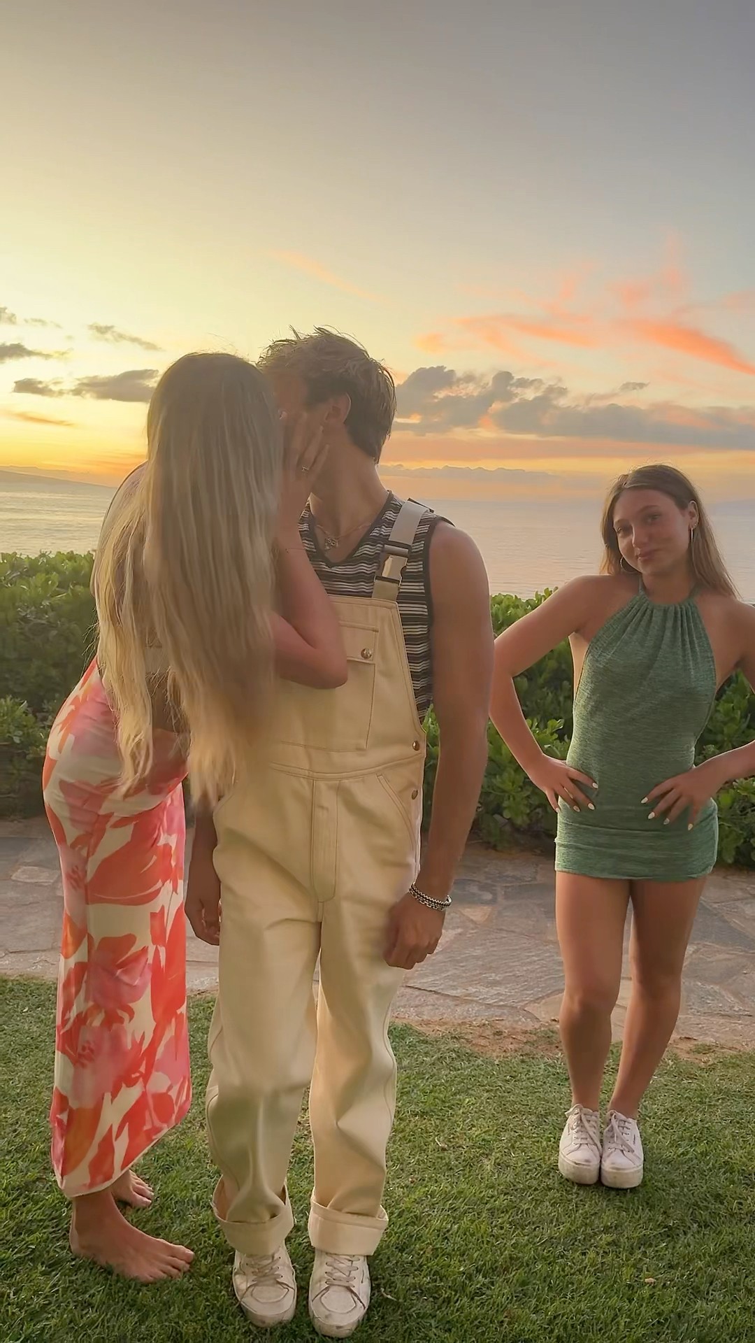 vacation with my girlfriend and my sister ?? #sheadurazzo #sunset #maui #vacation