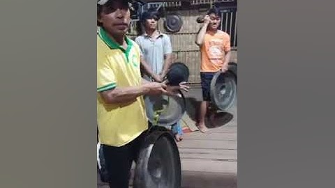 happy new year bằng nhạc cụ tây nguyên