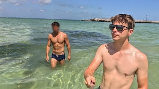 Download Lagu How to beat a 100° Day in Florida, also my Airbnb is lowkey sinking (house boat) MP3 Download Lagu How to beat a 100° Day in Florida, also my Airbnb is lowkey sinking (house boat) MP3