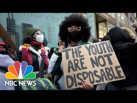 Students Lead Walkouts in Chicago, Boston To Protest Covid Conditions