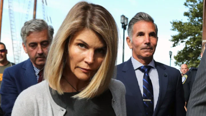 Lori Loughlin 'Breaking Down' as She Faces Possibl...