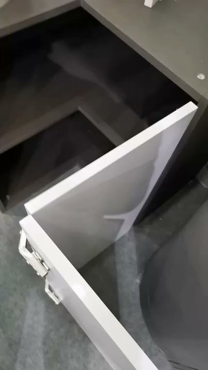 The application of kav 180 degree   135 degree corner hinges
