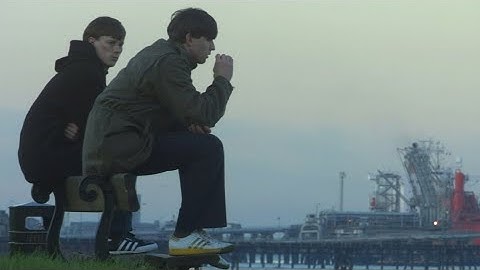 『アウェイデイズ 』予告編