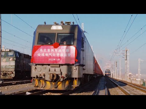 Upgraded electric railway goes into operation in xinjiang