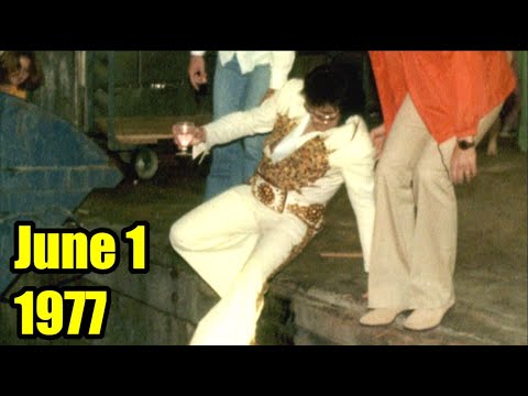 #RARE# ELVIS JUMPS OVER WALL BEFORE CONCERT IN JUMPSUIT, 1977! #Rare Photo#