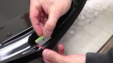 WrapMySpyder.com  video 3 on How to apply graphics that have transfer tape.