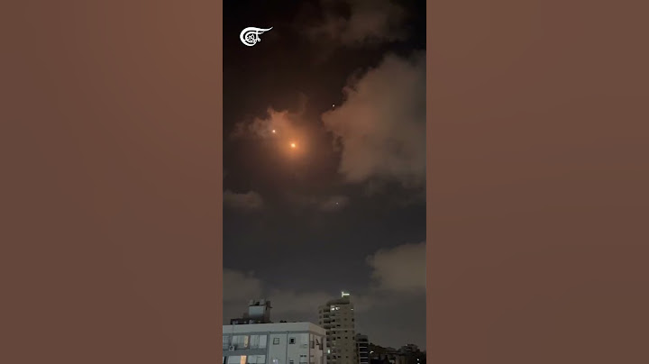 مشهد غير مسبوق يوثق لحظة سقوط صاروخ إيراني ثقيل في "تل أبيب"